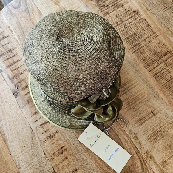 Swan Hat New York Metallic Gold Green hat - Picture 1 of 6
